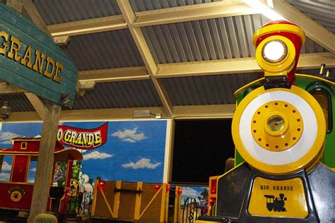 Food, Fun, and Games: A Complete Guide to Magic Mountain Fun Center East Fotls